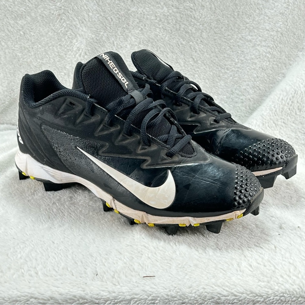 Nike Black and White Men’s Athletic Cleats